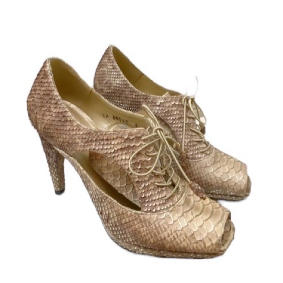 Stuart Weitzman Tipcoventry Desert Tipped Python Booties